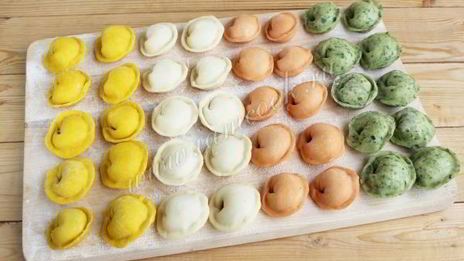 пельмени цветные