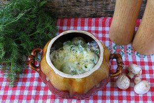 Пельмени в горшочках с грибами