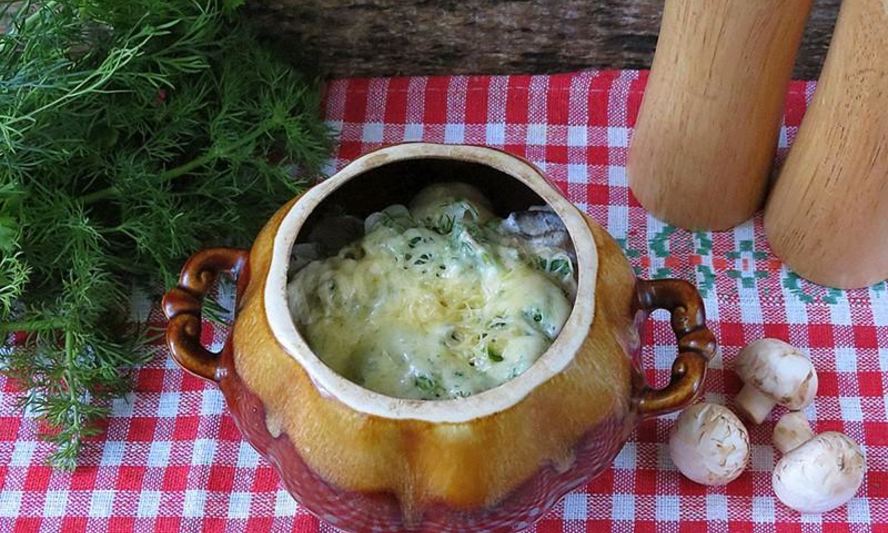 Рецепт пельмени в горшочках с грибами