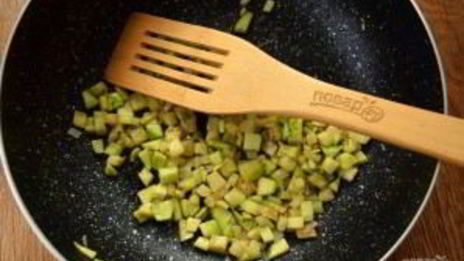 вегетарианские пельмени с кабачками