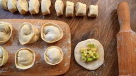 вегетарианские пельмени с кабачками