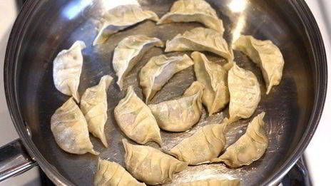 японские жареные пельмени