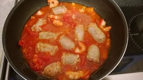 паэлья с колбасками