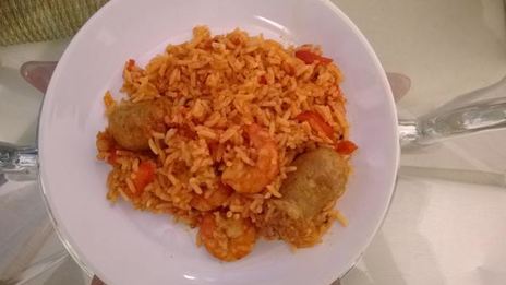 паэлья с колбасками