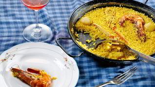 Паэлья с лангустином и гребешками