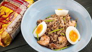 Плов из красного и бурого риса с креветками