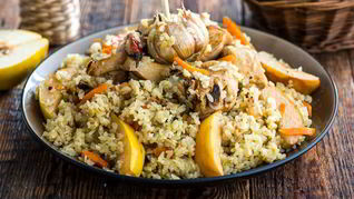 Плов с курицей и айвой