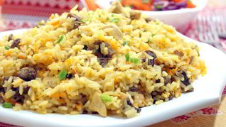 Плов с курицей и грибами