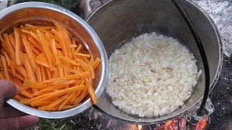 плов с тушенкой