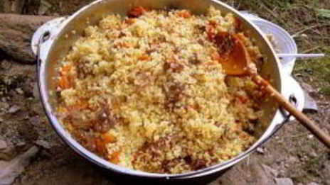 плов с тушенкой