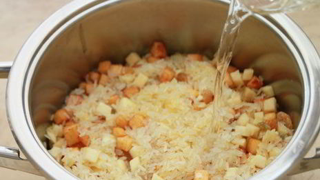 плов с тыквой и фруктами