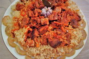 Плов со свининой и яблоками