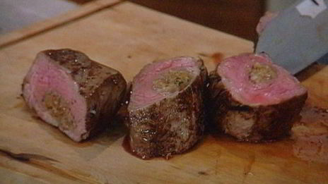 филе теленка фаршированное маслом грецкого ореха с рагу из кольраби