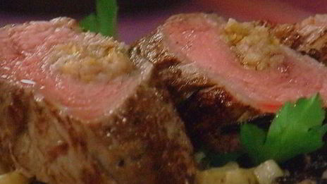 филе теленка фаршированное маслом грецкого ореха с рагу из кольраби