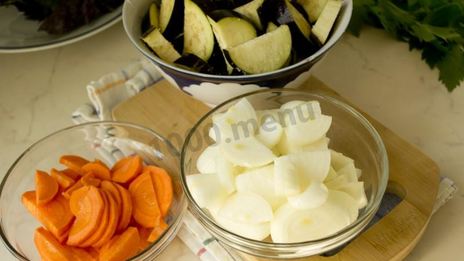 овощное рагу с мясным фаршем и баклажанами в духовке