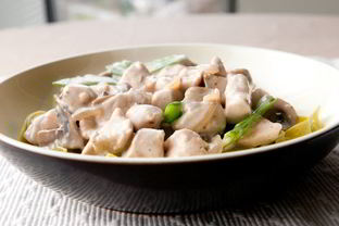 Пикантное куриное фрикасе с грибами