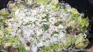 Рагу из минтая с шампиньонами и брокколи