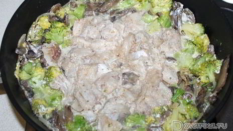 рагу из минтая с шампиньонами и брокколи