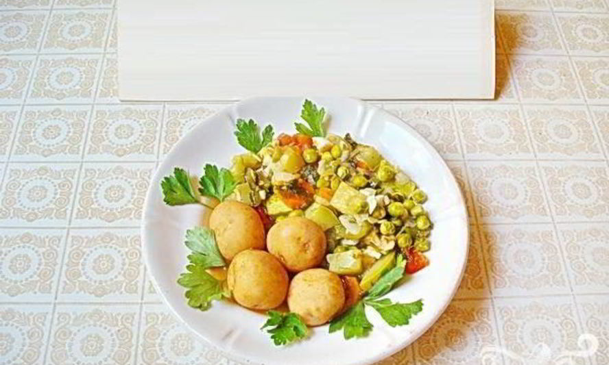 Рецепт рагу из молодых летних овощей с картофелем отварным