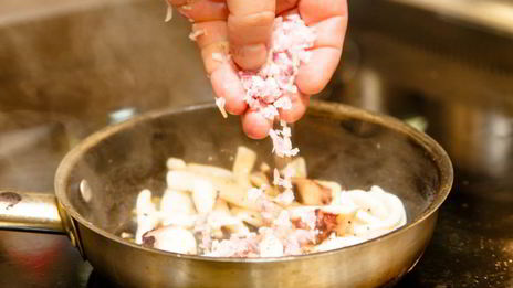 рагу из морепродуктов с соусом зеленый перец