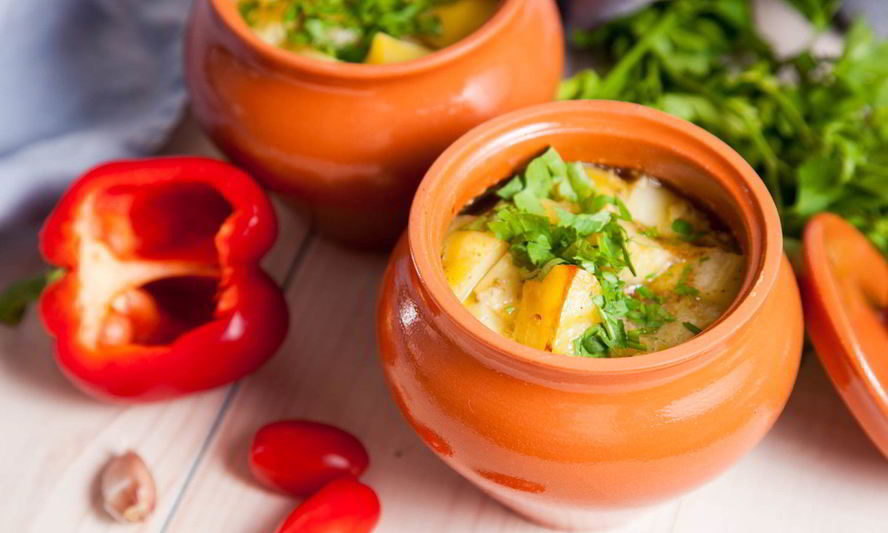 Рецепт рагу с курицей и овощами в горшочках