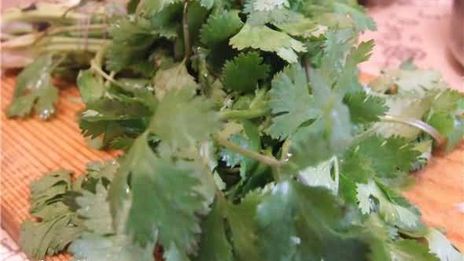 рисовая лапша с креветками, мидиями и овощами