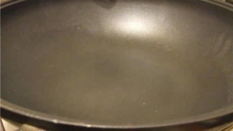 рисовая лапша с креветками, мидиями и овощами