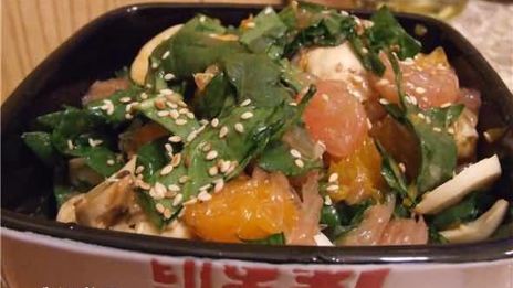 рисовая лапша с креветками, мидиями и овощами