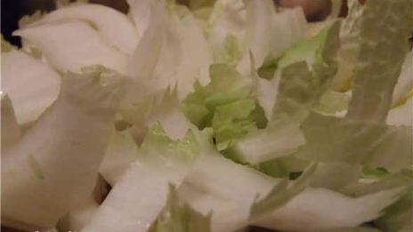 рисовая лапша с креветками, мидиями и овощами