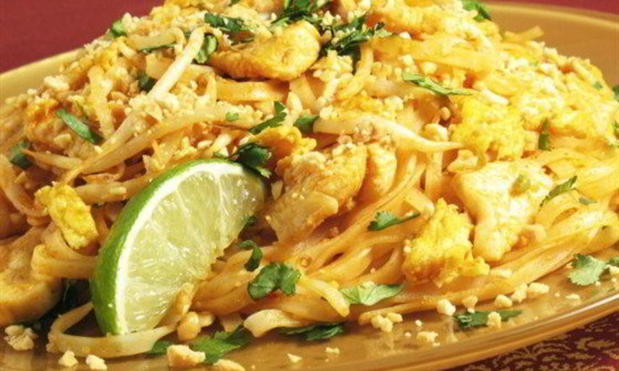 Рецепт рисовая лапша с куриным филе и кабачками в арахисовом соусе