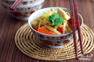 Рисовая лапша с курицей по-азиатски