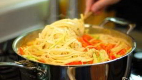 рисовая лапша с курицей по-азиатски