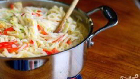 рисовая лапша с курицей по-азиатски