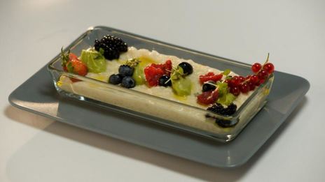 десертное ризотто с ягодами, ванилью и авокадо