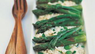 Ризотто с бобами и спаржей