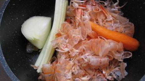 ризотто с чернилами каракатицы и креветками