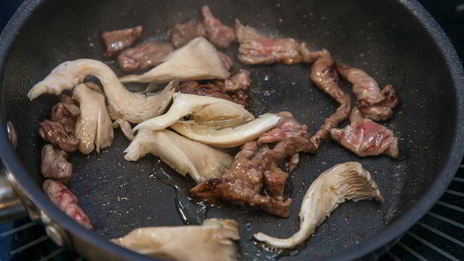 ризотто с говядиной и вешенками