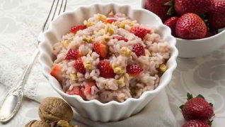 Ризотто с клубникой и грецким орехом
