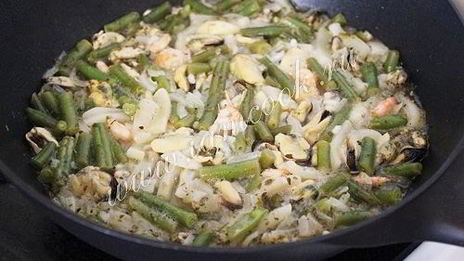 ризотто с морепродуктами и стручковой фасолью