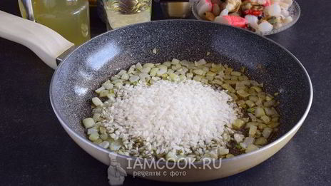 ризотто с морепродуктами в сливочном соусе