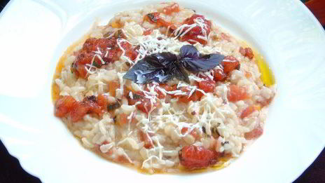 ризотто с помидорами и базиликом