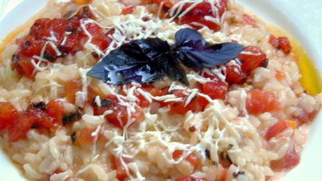 ризотто с помидорами и базиликом