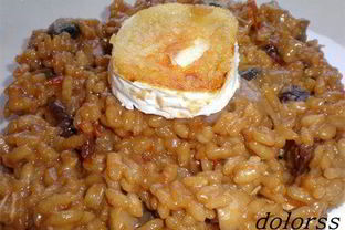 Ризотто с помидорами, козьим сыром и грибами