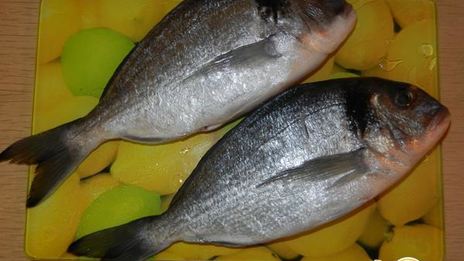 дорада с запеченым картофелем