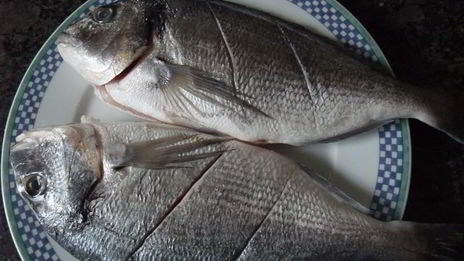 дорада в духовке запеченная с картофелем и овощами