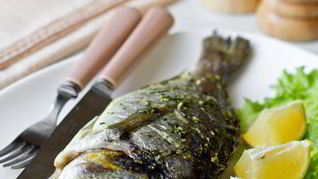 Дорада, запеченная в лимонном песто