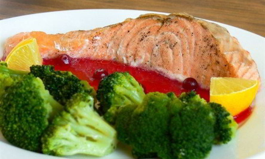 Рецепт форель на пару с клюквенным соусом