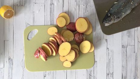 форель с картошкой в духовке запеченная