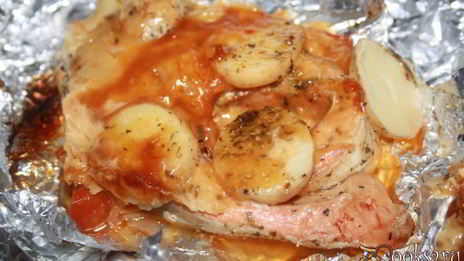 форель, запеченная в духовке с молодым картофелем