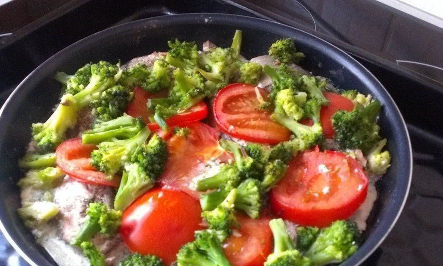 Рецепт горбуша с брокколи и помидорами